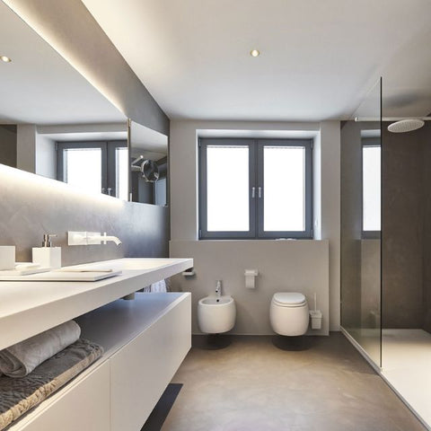 Modernes, fugenloses Bad in Betonoptik mit Beton Ciré – minimalistische Gestaltung mit nahtlosen Oberflächen für stilvolle Badarchitektur und einfache Pflege