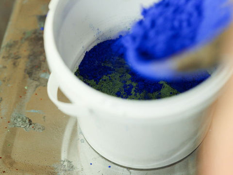 mineralputz-mit-ultramarinblau-pigment