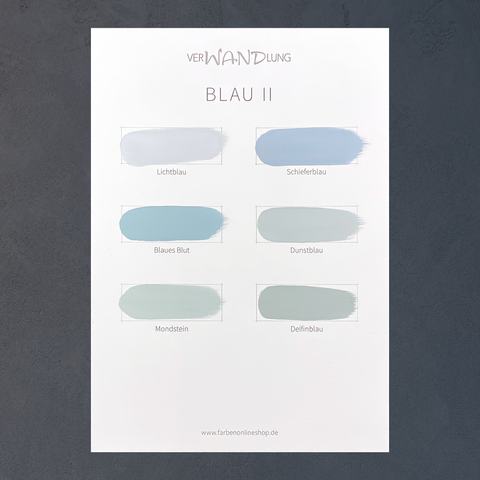 Farbübersicht Blau II von VerWANDlung mit handgestrichenen Farbmustern in verschiedenen sanften Blautönen.