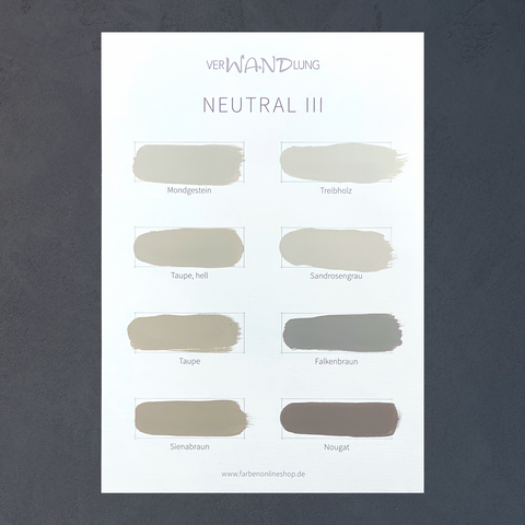 Farbübersicht Neutral III von VerWANDlung mit handgestrichenen Farbmustern in verschiedenen warmen Taupe-, Grau- und Brauntönen.