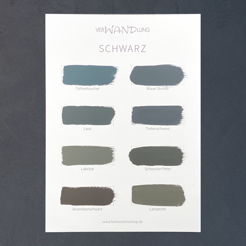 Farbübersicht Schwarz von VerWANDlung mit handgestrichenen Farbmustern in dunklen Blau-, Grau-, Braun- und Schwarztönen.