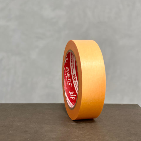 Orangefarbenes Washi-Tape für saubere und präzise Farbkanten bei Maler- und Lackierarbeiten.